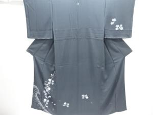 未使用品　仕立て上がり　絞り流水に菊模様刺繍一つ紋単衣訪問着
